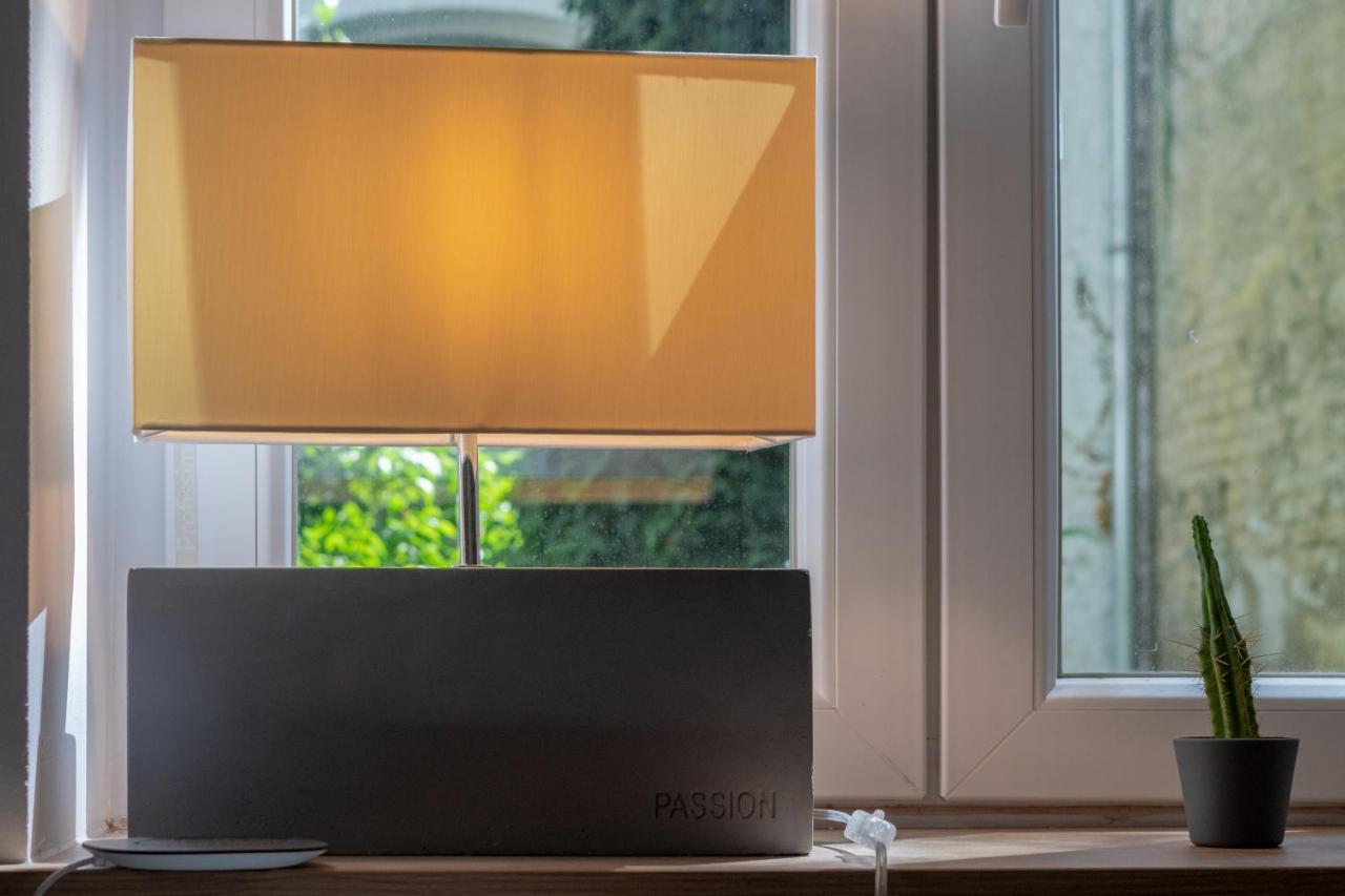 Homebydoni - Kueche I Terrasse I 500 Mbits Wifi I Design Loft Nahe Rmcc & Staatstheater Wiesbaden Luaran gambar